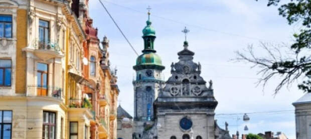 Частная клиника Львова отказала мужчине в обслуживании за обращение на русском языке