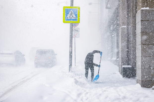 Россияне завалили двери управляющей компании в знак протеста