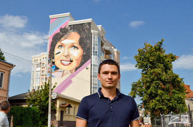 Картинки по запросу Мурал с портретом актрисы Людмилы Гурченко