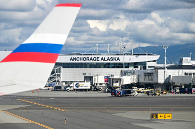 NBC: Трамп лично встретит Путина и расстелет красную дорожку в честь его прибытия на Аляску NBC: Трамп лично встретит Путина и расстелет красную дорожку в честь его прибытия на Аляску