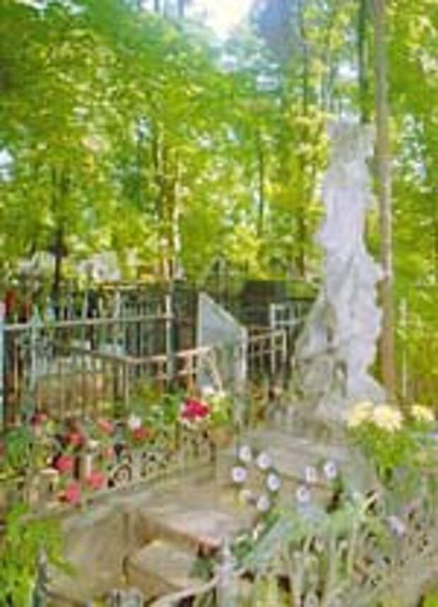 Памятник Софье Блювштейн (Соньке-Золотой ручке) на Ваганьковском кладбище
