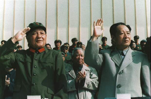 Дэн Сяопин и Ху Яобан. AP Photo/File,Xinhua News Agency