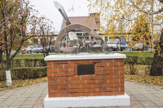 Эта странная Россия… Памятник фашистам Россошь, италия, память, пямятник, фашизм