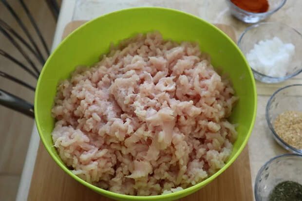 Чесночные, куриные колбаски к пиву (пивчики) Закуска к пиву, Снеки, Вяленое мясо, Видео рецепт, Длиннопост, Видео, Рецепт