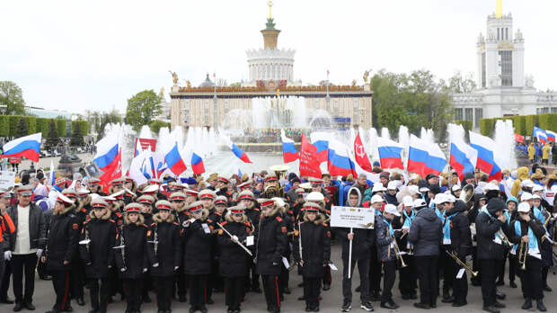 Праздничная линейка и шествие прошли на выставке «Россия» в честь Дня Победы