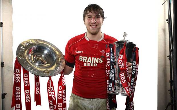 У экс-капитана сборной Уэльса по регби диагностировали деменцию в 41 год