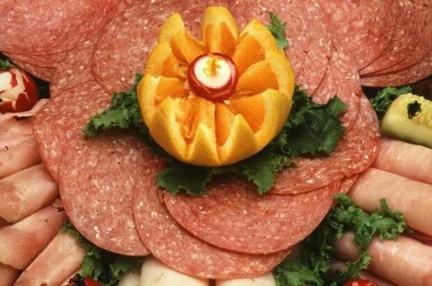 В сервелате нашли вызывающий рак мясной клей