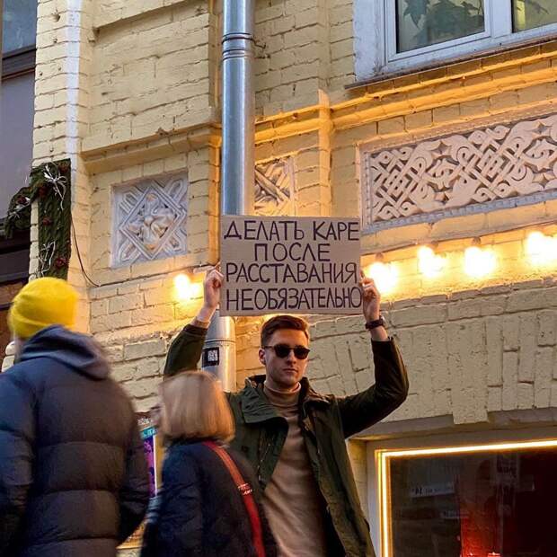 8 фото чувака, который протестует против реально важных вещей