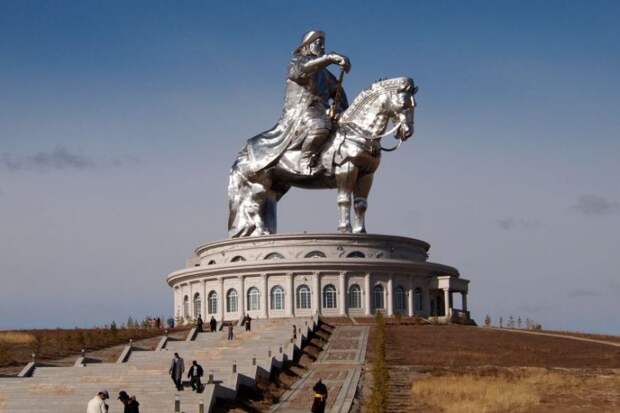 9 самых диковинных памятников планеты