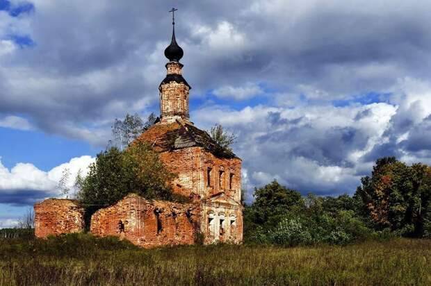 Сатановский: нужно ли вернуть церкви отобранные у неё монастыри и соборы?