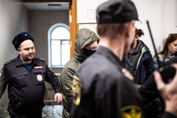 ⚡️ Полицейских, подкинувших наркотики Голунову, арестовали на 2 месяца