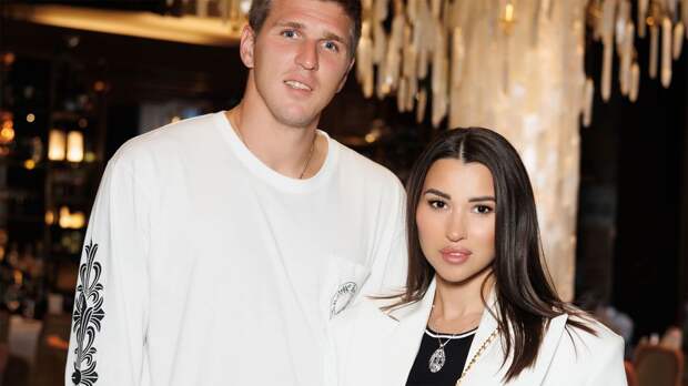 «Из обычного парнишки в самого обсуждаемого и осуждаемого футболиста России». Жена поздравила Соболева с 29-летием