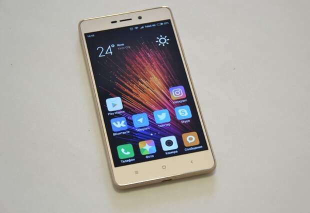 Xiaomi Redmi 3S спереди