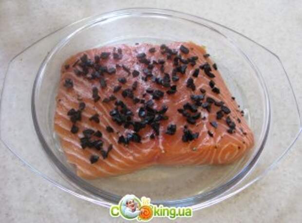 Лосось запеченный с маслинами, помидорами и сыром - приготовление 