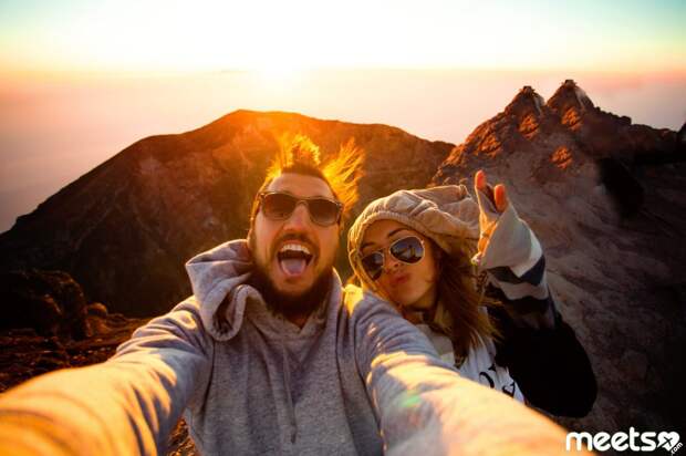 traveling traveling couple