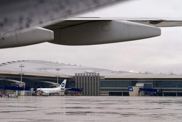 В аэропорту Калуги у частного самолета сломалось крыло при посадке