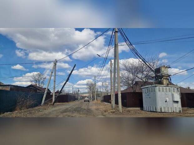 Столб наклонился в посёлке при станции Ингода