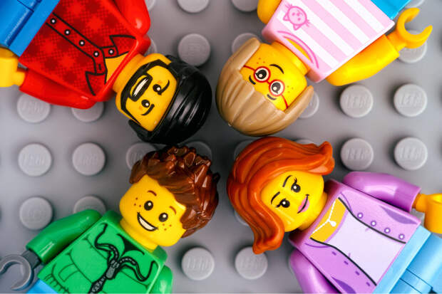 В Петербурге мужчина угрожал продавцам игрушечным пистолетом и воровал Lego