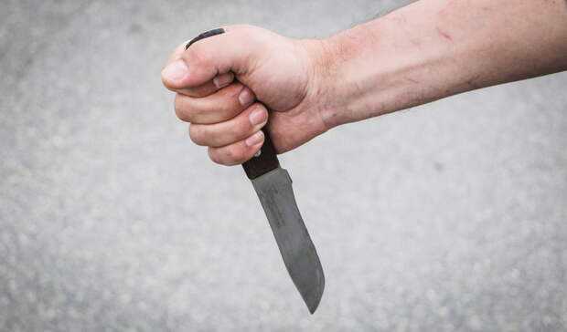 Четверо мужчин с ножом напали на подростка в Екатеринбурге