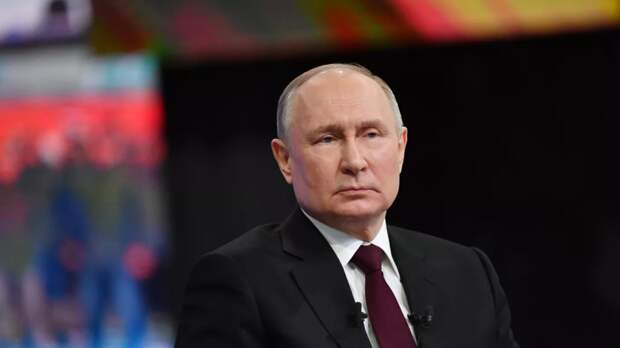 Путин призвал чиновников работать постоянно и напряжённо, как бойцы СВО