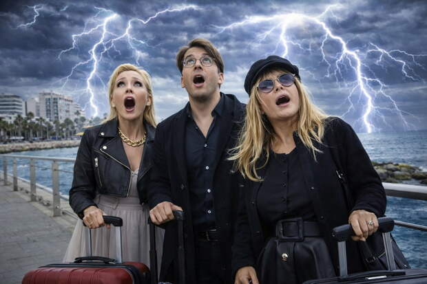 «Весну не разрешили»: праздник Пугачевой на Кипре оборвали взрывы. Война идет за певицей по пятам