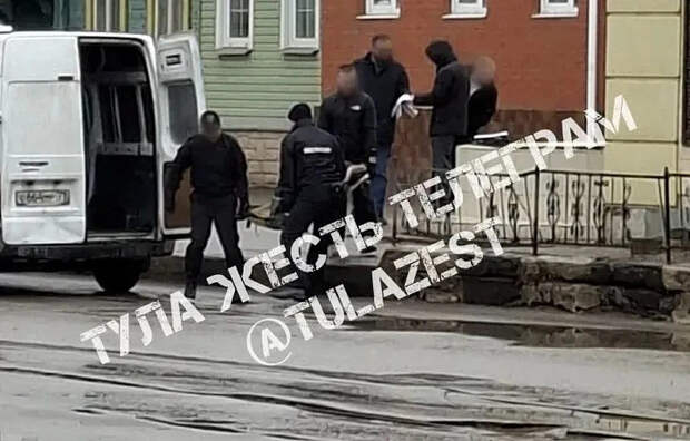 Следователи проводят проверку по факту гибели человека на улице Кауля в Туле
