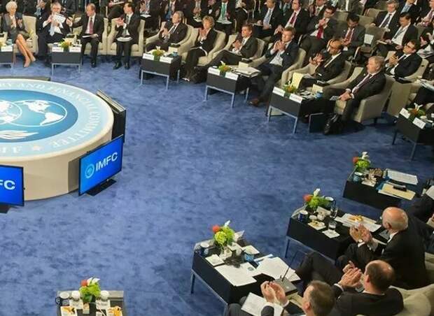 Всем доброго времени суток. Не секрет, что сильная страна нужна только нам – россиянам.  Остальные же, напротив, такой перспективы откровенно побаиваются.