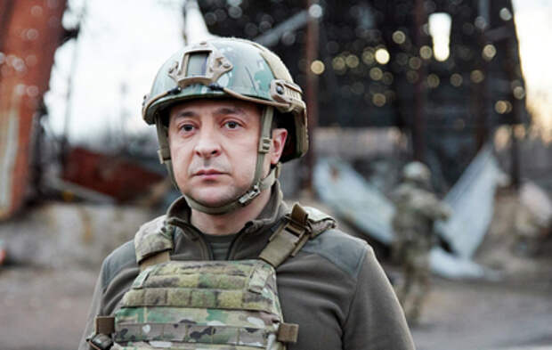 Украинская БМП протаранила танк на глазах у Зеленского (видео)
