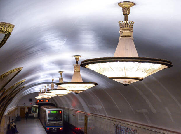 Самые красивые люстры московского метро (ФОТО)