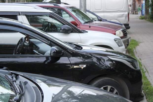 Утильсбор уничтожил импорт мощных авто в Россию: свежие данные статистики