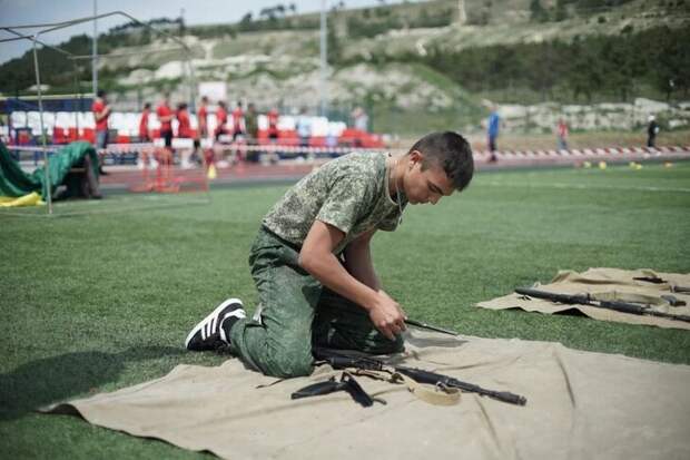 Муниципальный этап военно-спортивной игры "Зарница 2.0" стартовал в Симферополе