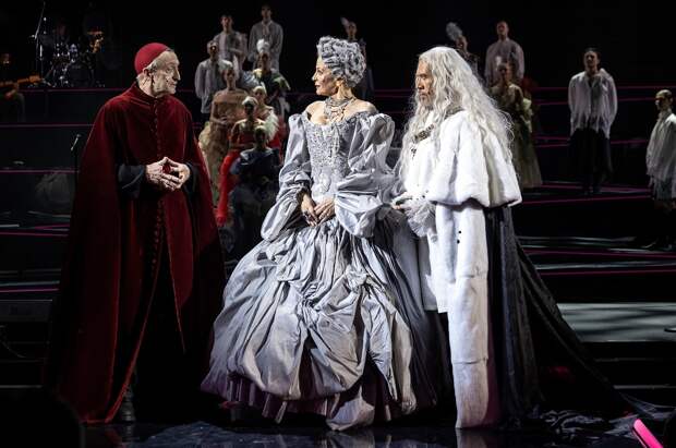 Один за всех: Евгения Крюкова, Юлия Высоцкая и Екатерина Гусева