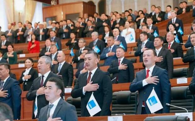 Депутаты Жогорку Кенеша (парламента) Киргизии (иллюстрация из открытых источников)