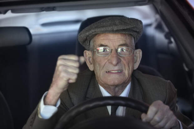 До какого возраста можно управлять автомобилем по закону, и в каких случаях аннулируют водительские права
