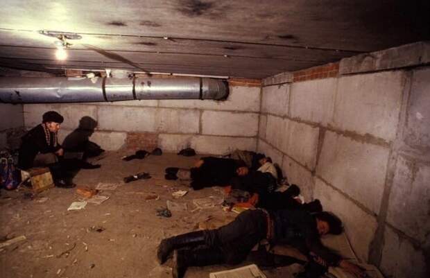 13. Пристанище бездомных. Москва, 1993 год 13. Пристанище бездомных. Москва, 1993 год