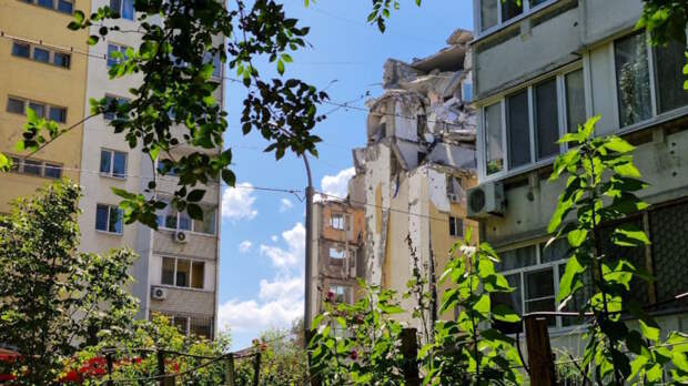 Взрыв в доме в Саратове: четвертый погибший и один выживший. Что известно к этому часу