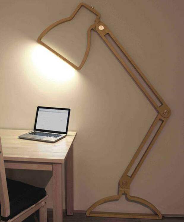 Креативная лампа на столе