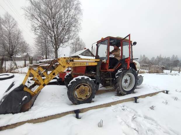 В Смоленске коммунальщики обращаются за помощью к владельцам тракторов