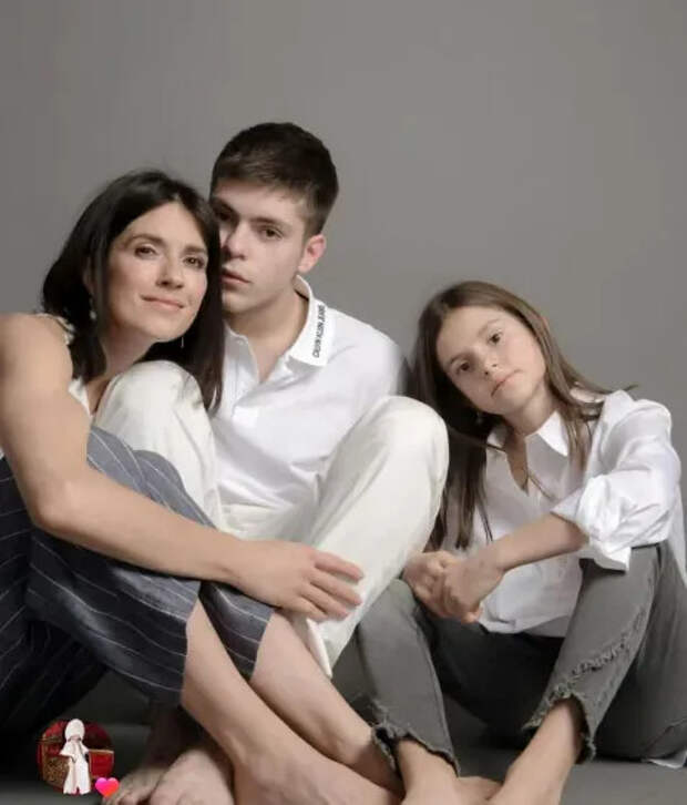 Ксения Соловьёва с детьми