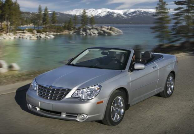 Американский кабриолет Chrysler Sebring 2010 года. | Фото: cheatsheet.com.