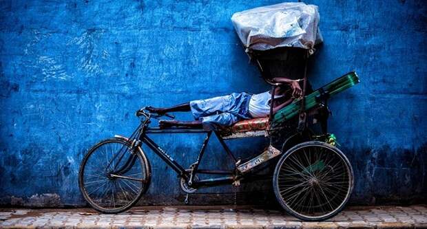 Блог Павла Аксенова. Анекдоты от Пафнутия. Отдыхающий велорикша. Фото Дмитрий Рухленко 