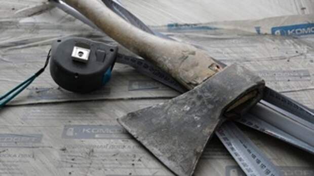 Неадекватный мужчина пришел в школу с пистолетом в Москве