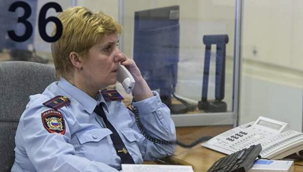 Сотрудница службы 02 ГУ МВД по г. Москве. Архивное фото Сотрудница службы 02 ГУ МВД по г. Москве. Архивное фото