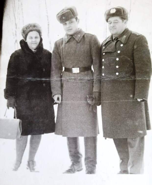 На Присягу ко мне приехали мои родители.jpg