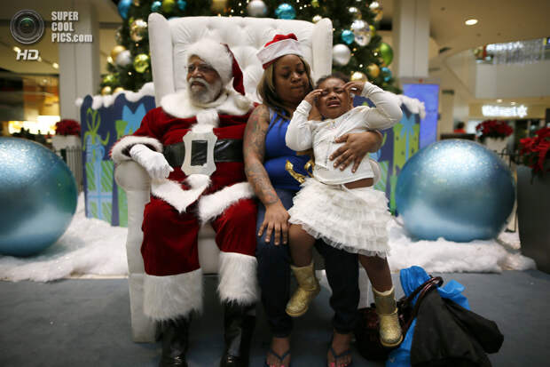 США. Лос-Анджелес, Калифорния. 16 декабря. В торговом центре Baldwin Hills Crenshaw. (REUTERS/Lucy Nicholson)