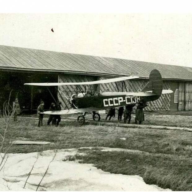 4.У-2 Ленинградской школы летчиков. 1929 г.