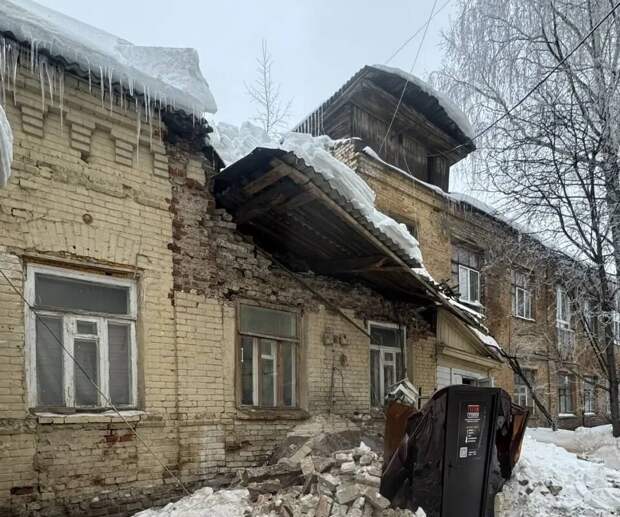 В Уфе рухнула крыша здания 19 века