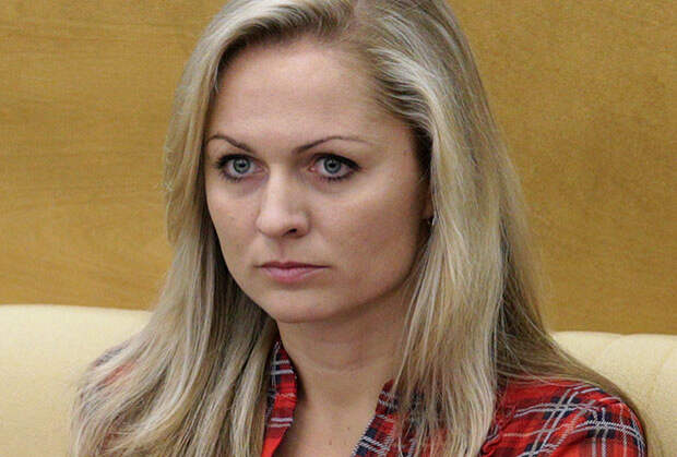 Член комитета ГД по вопросам семьи, женщин и детей Ирина Чиркова на пленарном заседании Государственной Думы