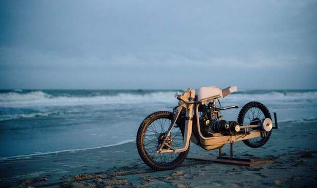Деревянный мотоцикл на биотопливе