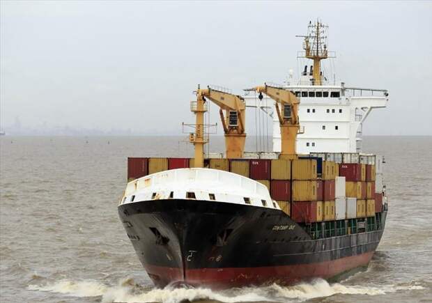 Иран открыл Ормузский пролив для гуманитарных судов (ФОТО)